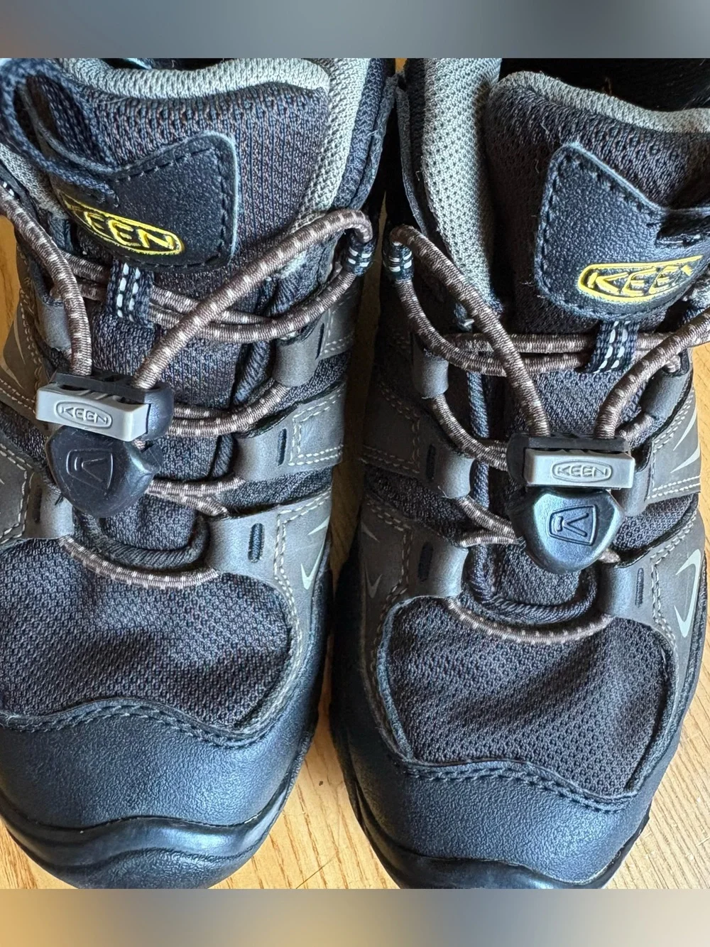 Keen Oakridge Mid waterproof hiking boots brown Black Kids Youth Boys Size 3